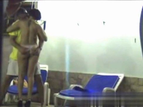 Flagrante vizinha maravilhosa fazendo sexo com marido no jardim