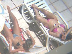 Flagrou escondido amigas gostosa tomando sol na piscina - PB