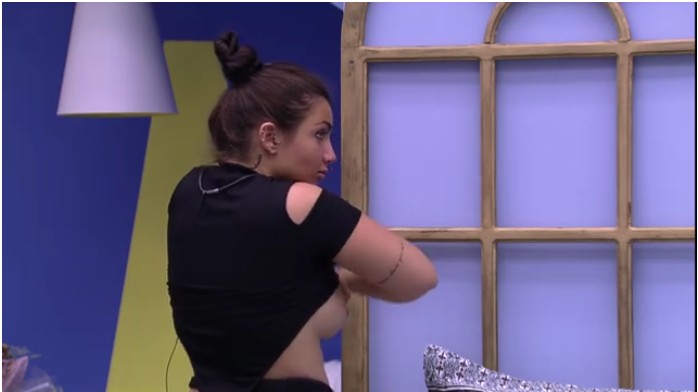 Elettra Lamborghini se descuida e mostra demais BBB17