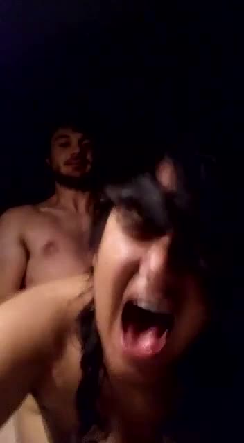 Vídeo filmando foda selvagem com mulher gemendo alto que conheceu na balada com celular - Xvideos