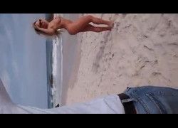 Vídeo gostosa Mulher Melão pelada nua na praia do Rio de Janeiro