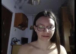 Novinha branquinha masturbando bucetinha rosada na webcam