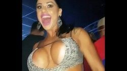 Vanessa Soares musa fitness pagando calcinha na balada